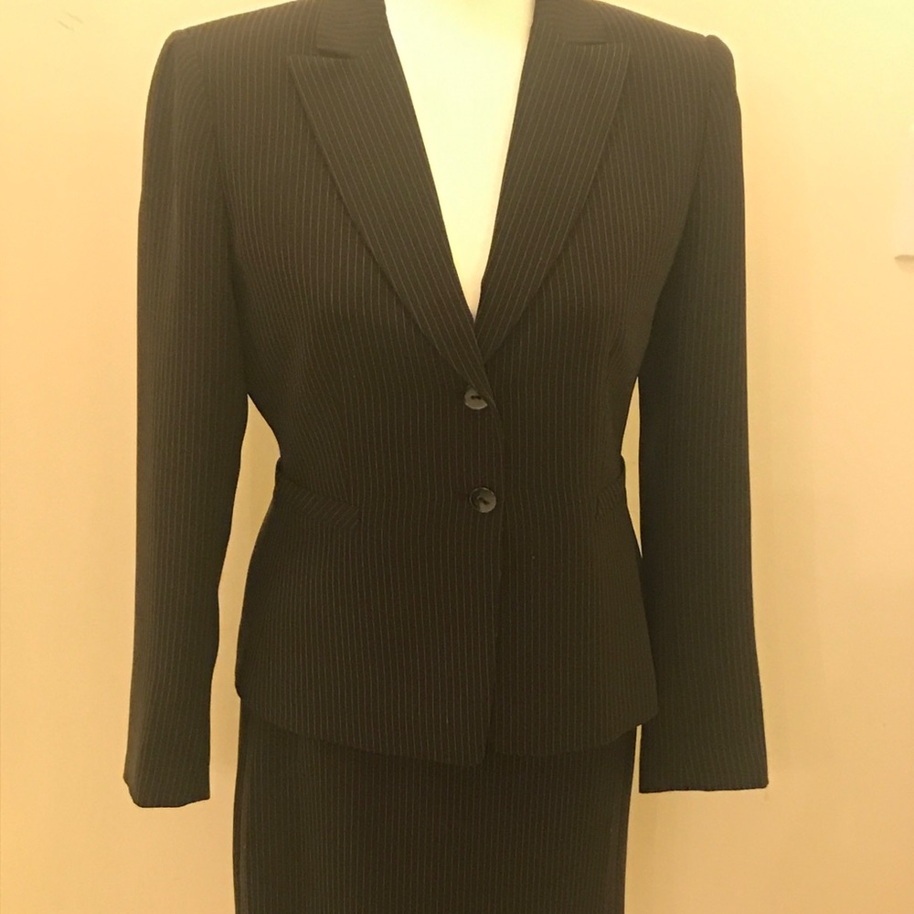 Tahari jacket and skirt petite suite